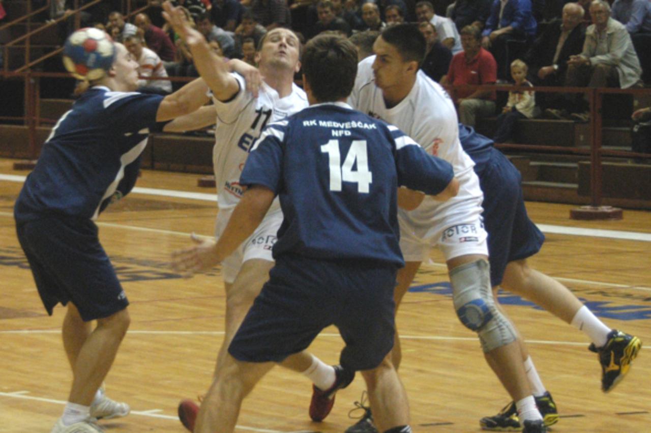 'podravina, bjelovar, rukomet, 01.10.09. bjelovarcani su se lako razracunali sa oslabljenim medvescakom snimio: Damir Spehar, Vecernji list'