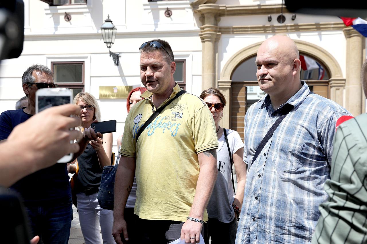 Zagreb: Ogorčeni građani ispred Banskih dvora traže smanjenje cijena goriva