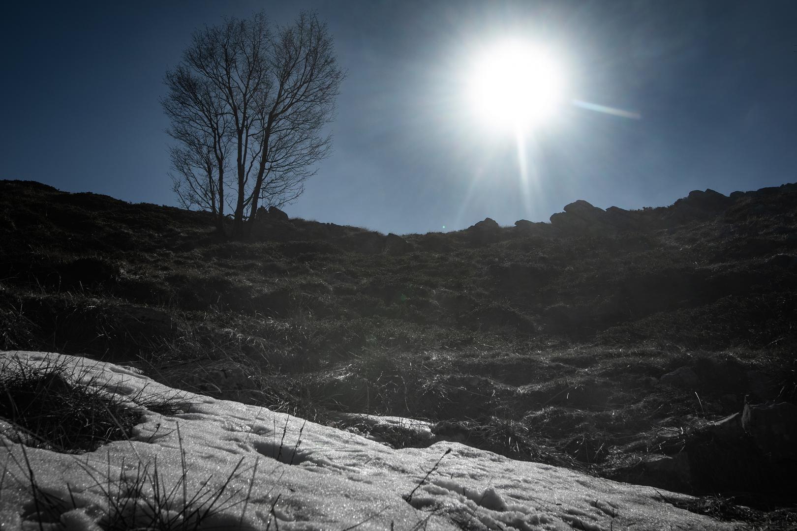 Ožujak - Prema pisanju Hrvatske enciklopedije, etimološki se riječ "ožujak" izvodi iz praslavenskoga "lъžujьkъ", koji pokazuje isti korijen kao i imenica "lъžь" (laž), što potvrđuje i drugi hrvatski naziv – lažak. Značenjem se stoga ožujak može definirati kao "lažljiv mjesec", odnosno mjesec promjenljiva vremena, kada se ne zna traje li još zima ili je već počelo proljeće.