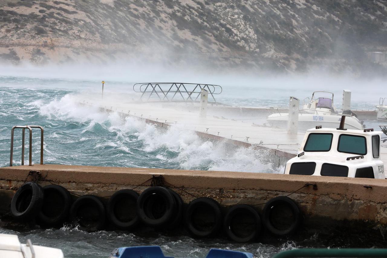 Rijeka: Problemi zbog olujne bure na rije?kom podru?ju