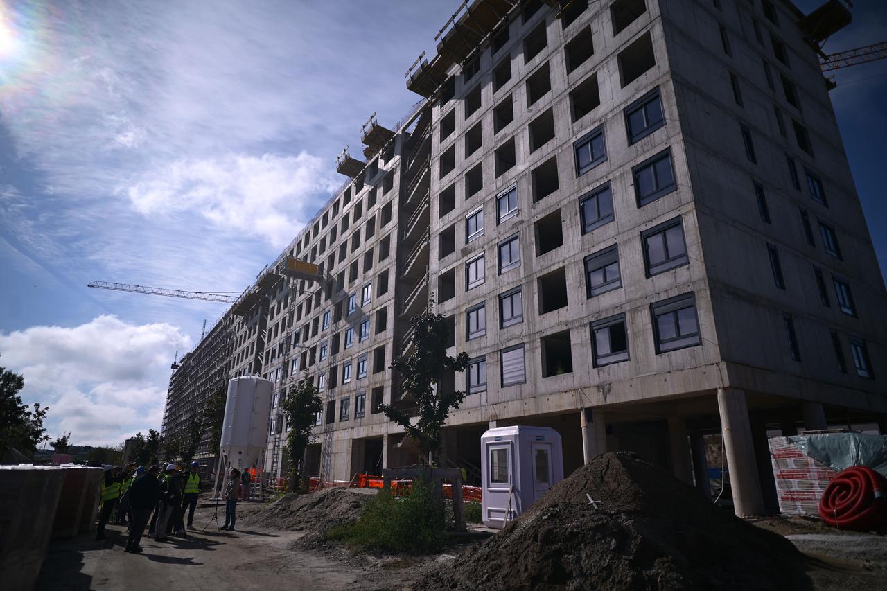 Zagreb: Tomašević obišao radove na izgradnji zgrade za socijalni i priuštivi najam u Podbrežju 