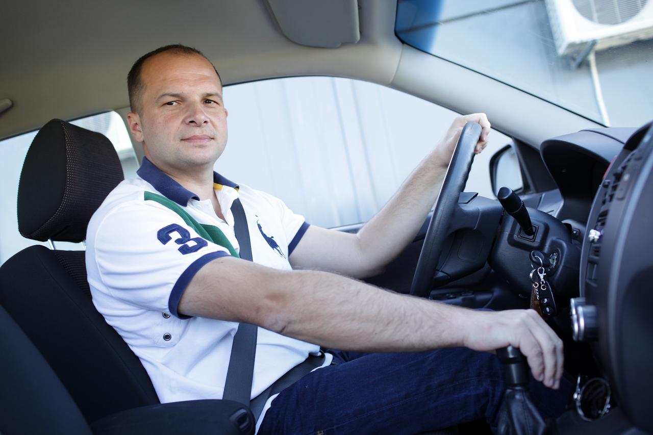 19.10.2014., Zabok - Ministar pomorstva, prometa i infrastrukture Sinisa Hajdas Doncic u svom automobilu Hyundai Tucsonu. 