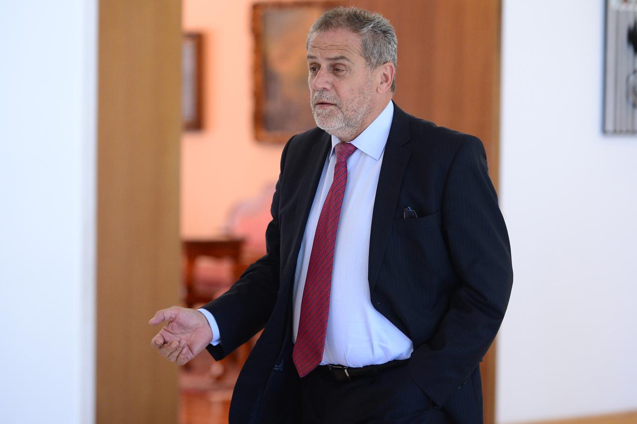 17.6.2016.,Zagreb -  Predsjednica Republike Kolinda Grabar-Kitarovic odrzava konzultacije s predstavnicima klubova i ostalim zastupnicima Hrvatskoga sabora, nakon sto je Hrvatski sabor izglasao nepovjerenje premijeru Tihomiru Oreskovicu, cime je pala i nj