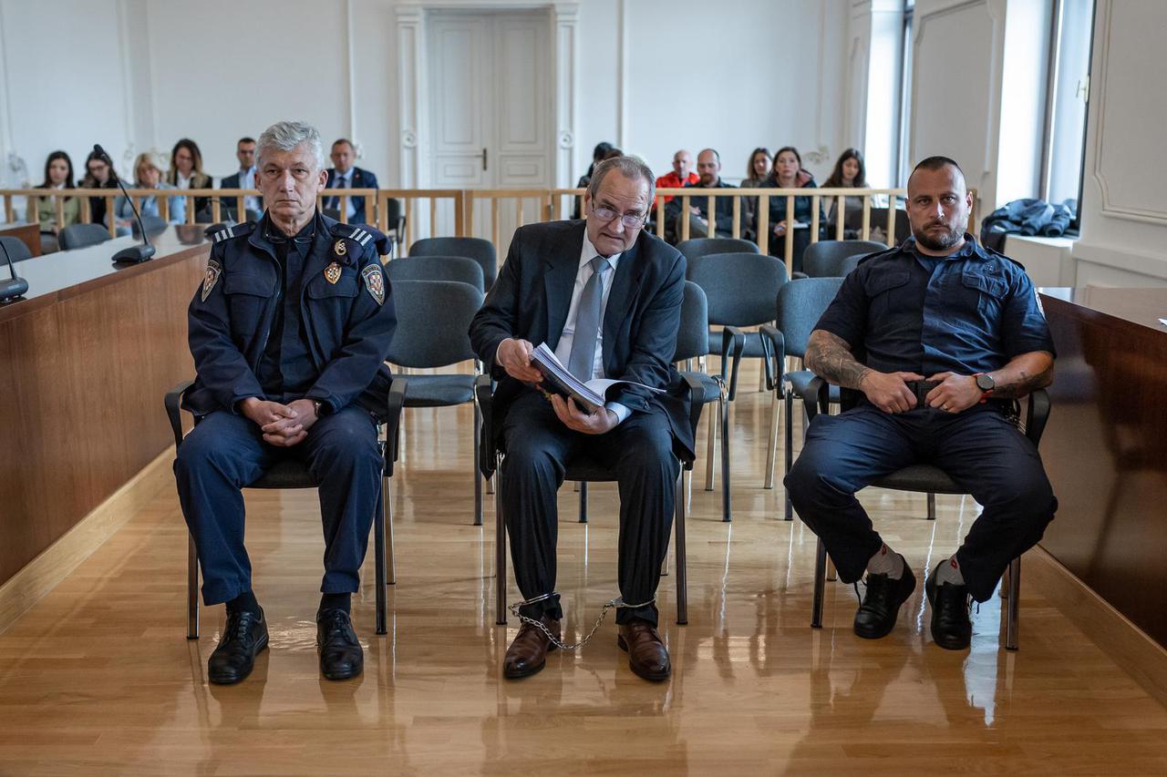 Osijek: Optuženik za ratni zločin Vojislav Medić doveden na Županijski sud