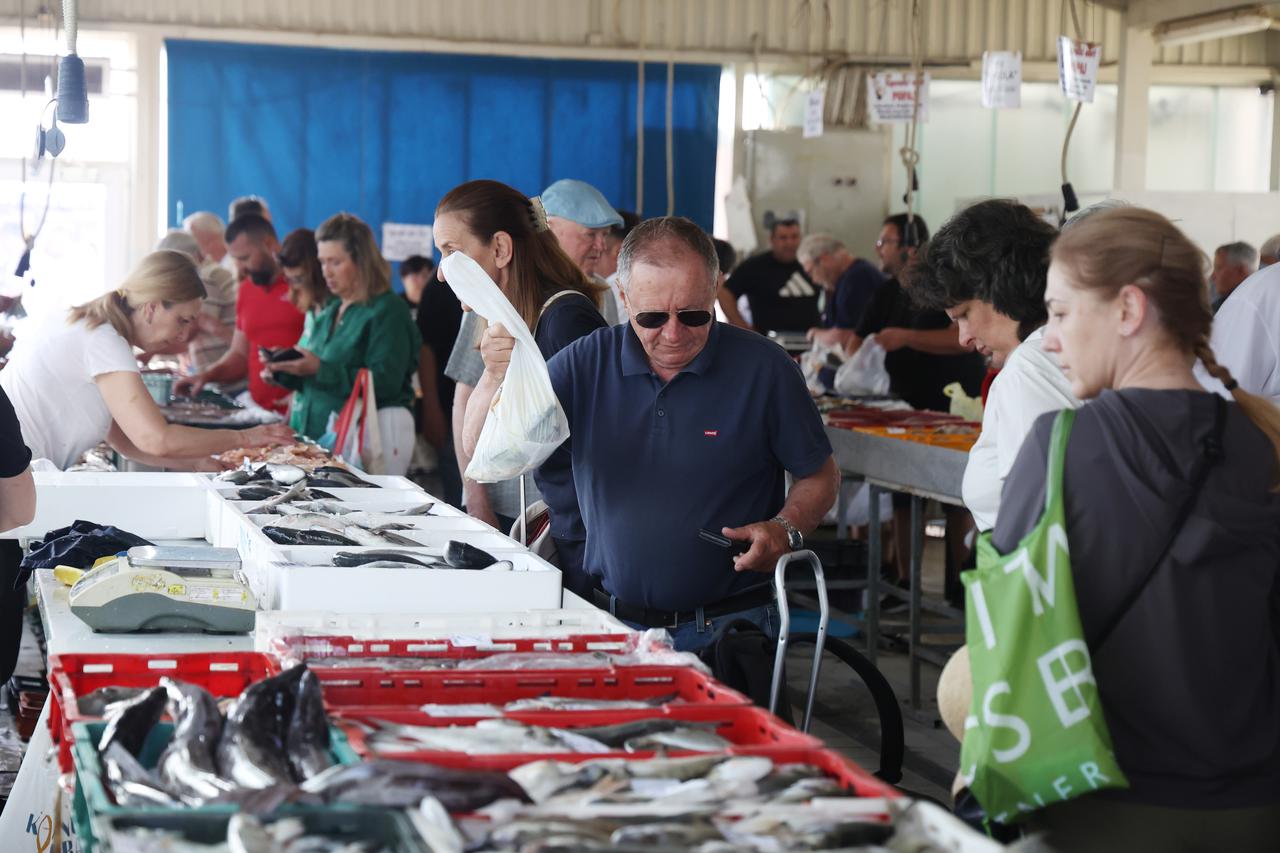 Šibenik: Bogata ponuda u šibenskoj ribarnici