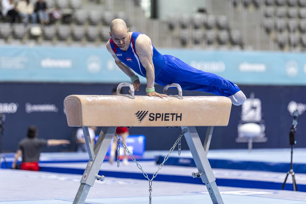 Osijek: Prvi dan kvalifikacija Svjetskog kupa u gimnastici DOBRO, konj s hvataljkama, muškarci