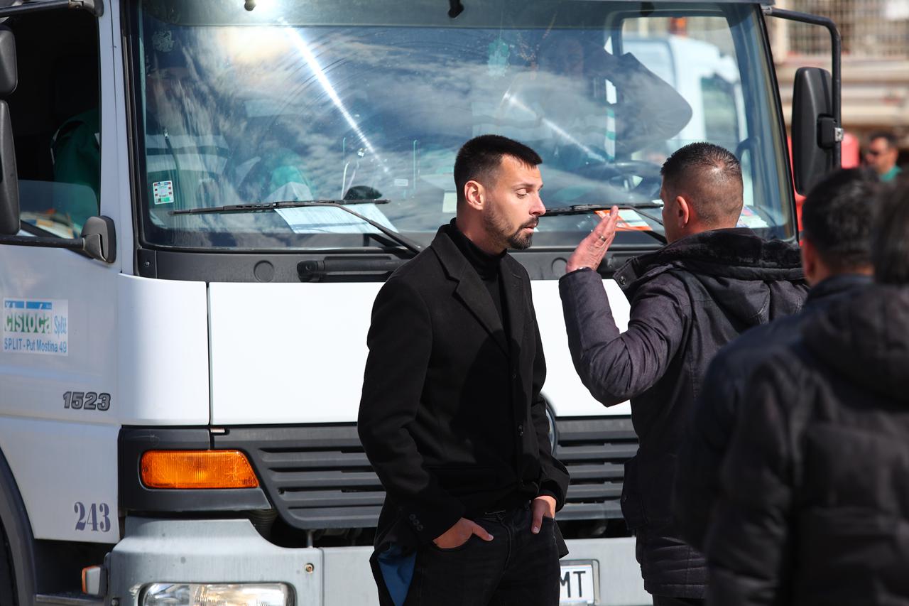 Zaiskrilo izmedu sindikalista Jadrića i dogradonačelnika Ivoševića, policija došla pred zgradu splitske Čistoće 