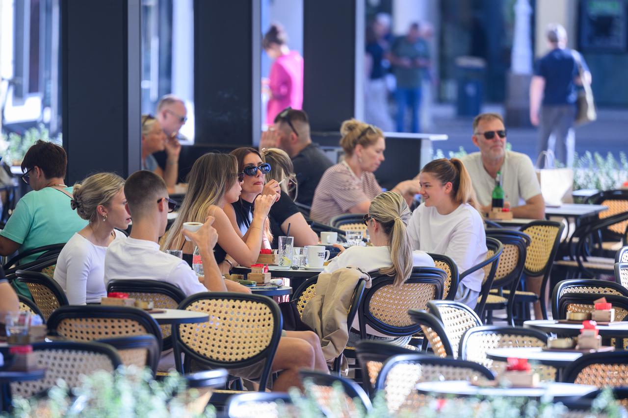 Zagreb: Reportaža o Gradskoj kavani
