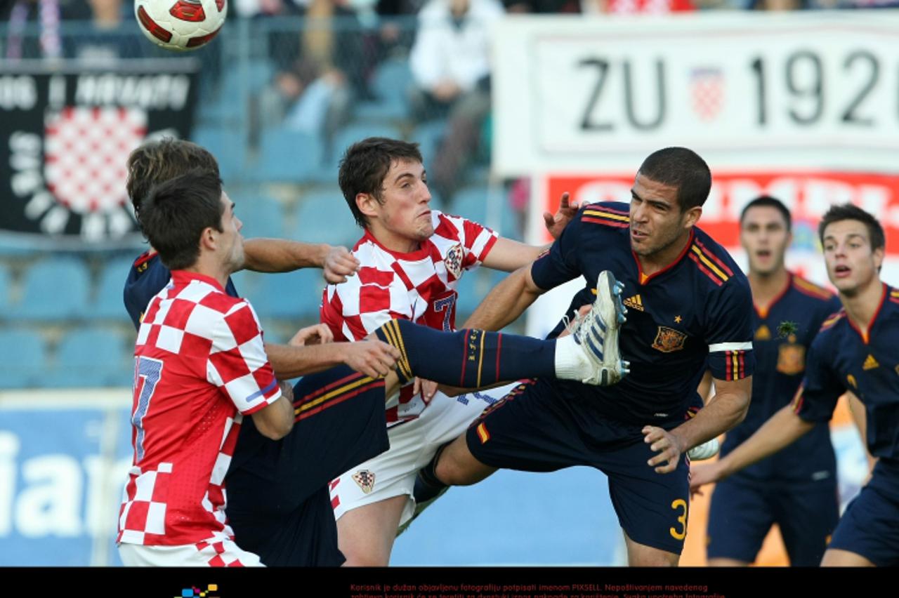 \'12.10.2010., Zagrebacka ulica 94, Varazdin - Stadion Andjelko Herjavec. Arijan Ademi, Alvaro Dominguez. Nogometna utakmica U21 Hrvatska - Spanjolska. Nakon poraza od 2:1 u prvoj utakmici Hrvatska ml
