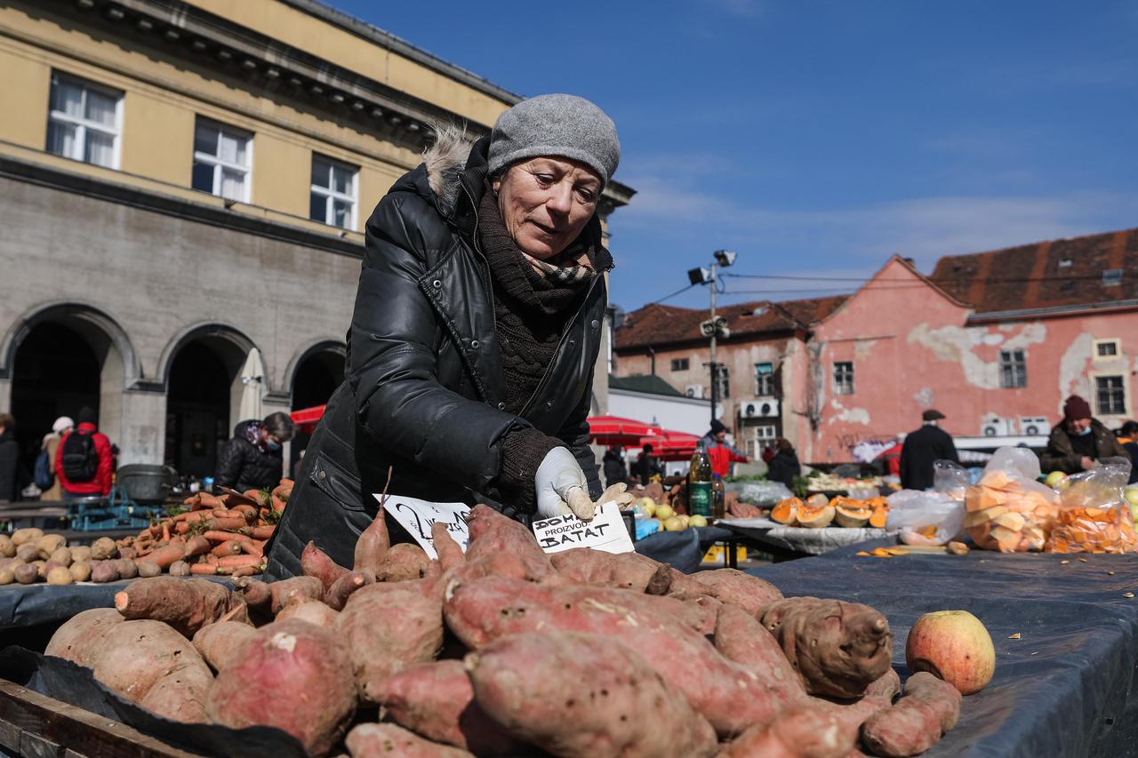 Ponuda na zagrebačkoj tržnici Dolac