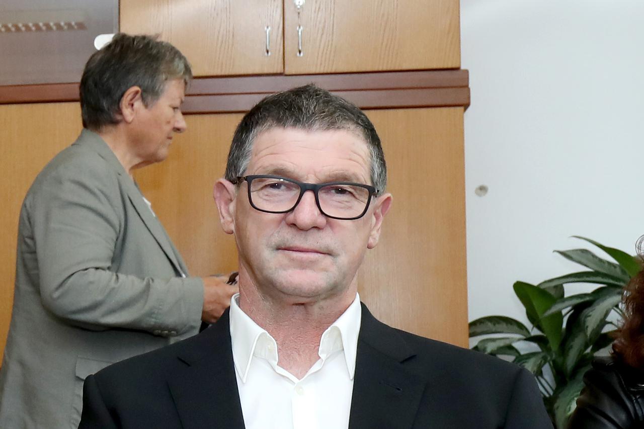 Afera Ribar - Suđenje Reni Sinovčiću