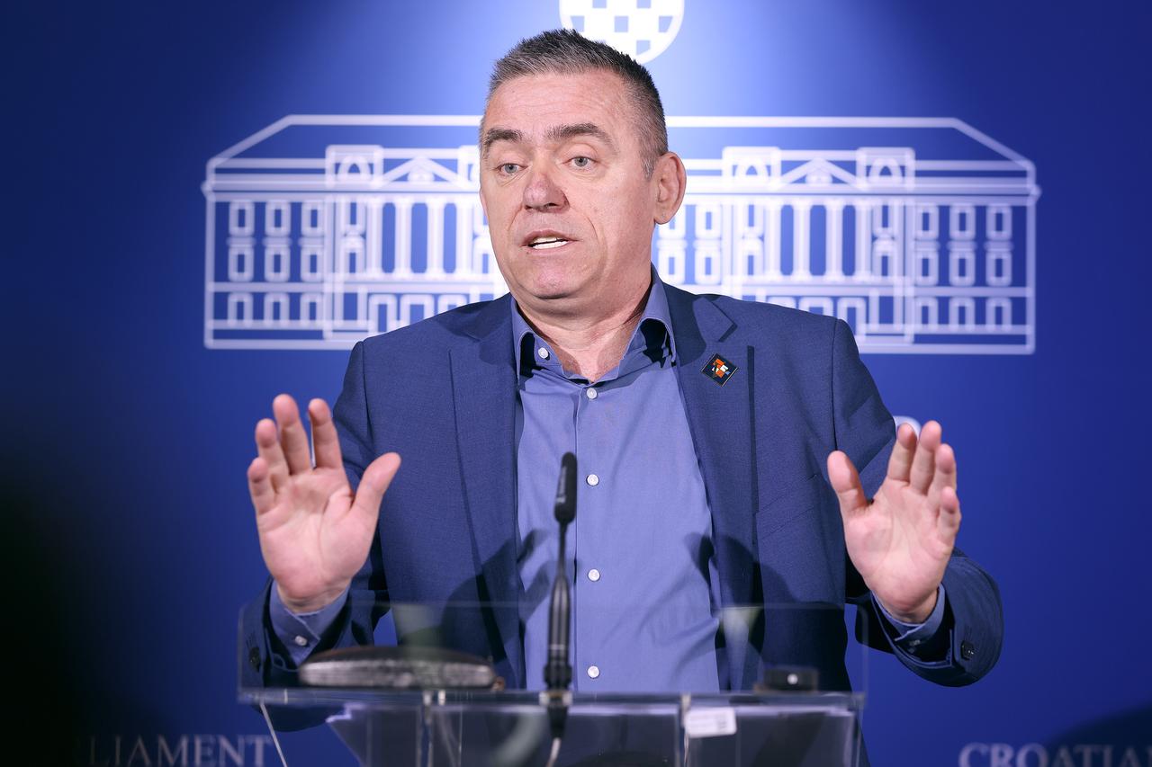 Zagreb: Stipo Mlinarić o aktualnim temama