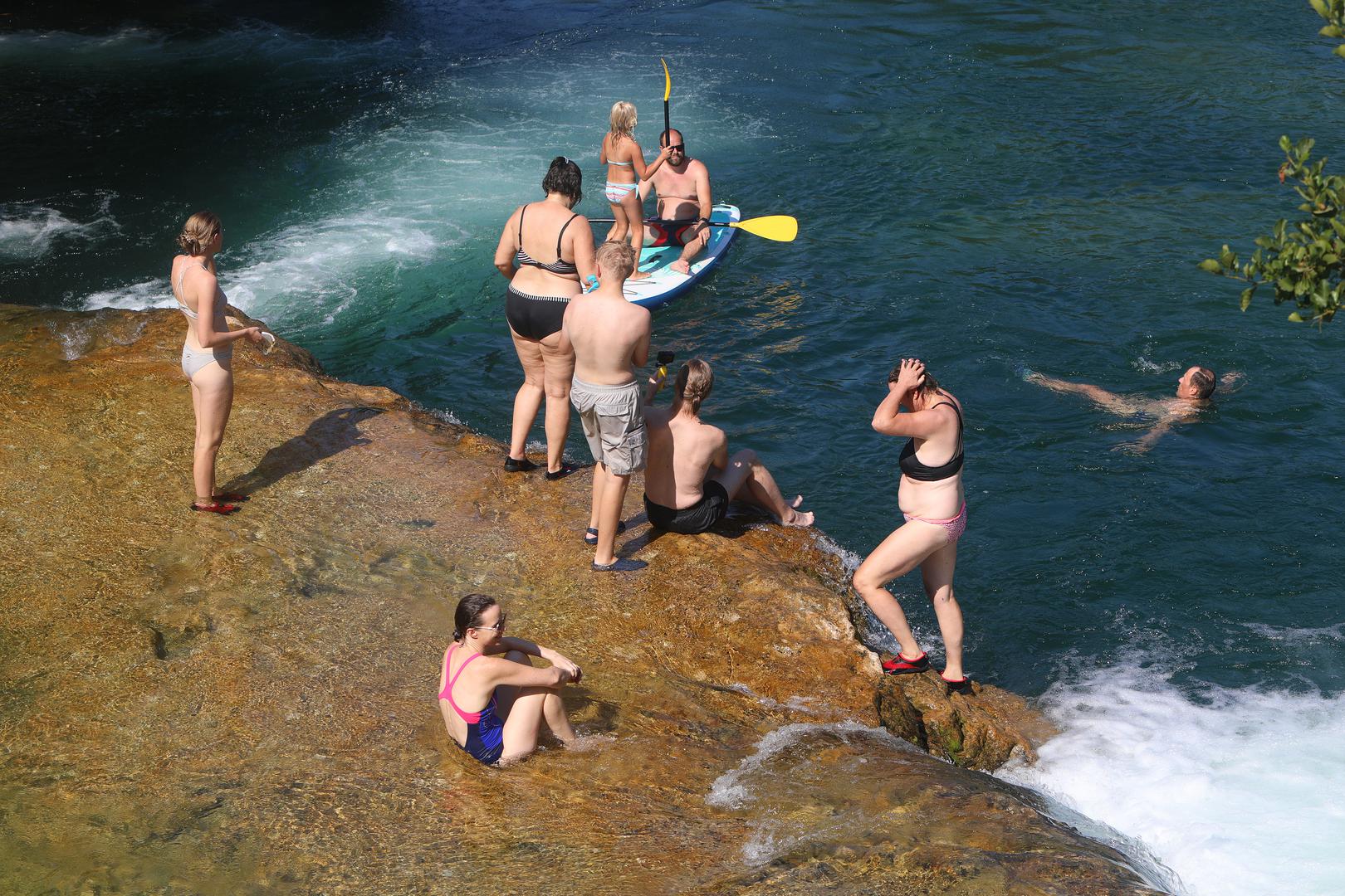 22.08.2023., Belavici - Osvjezenje od novog toplinskog vala mnogi traze kupanjem u rijeci Mreznici. Popularno kupaliste Brig u Belavicima ovih je dana prepuno domacih kupaca te stranih turista koji borave u obliznjem kampu. Photo: Kristina Stedul Fabac/PIXSELL