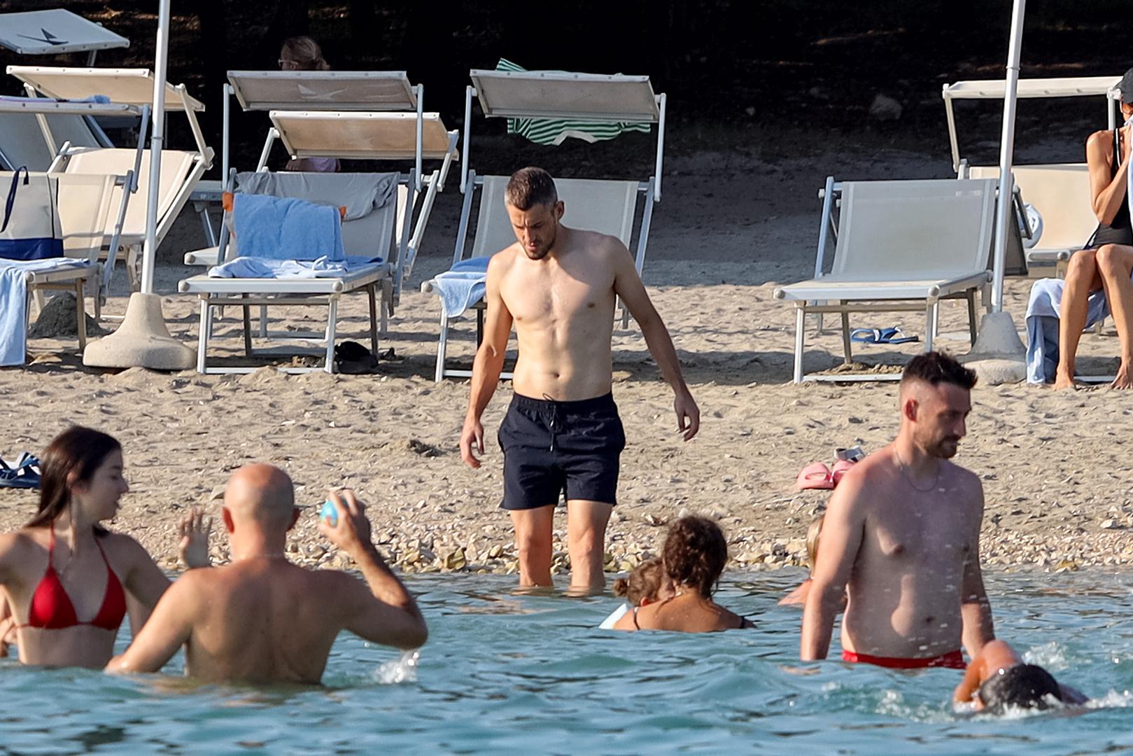 18.07.2024., Petrčane - Arijan Ademi odmara na plazi u Punta Skali Photo: Sime Zelic/PIXSELL