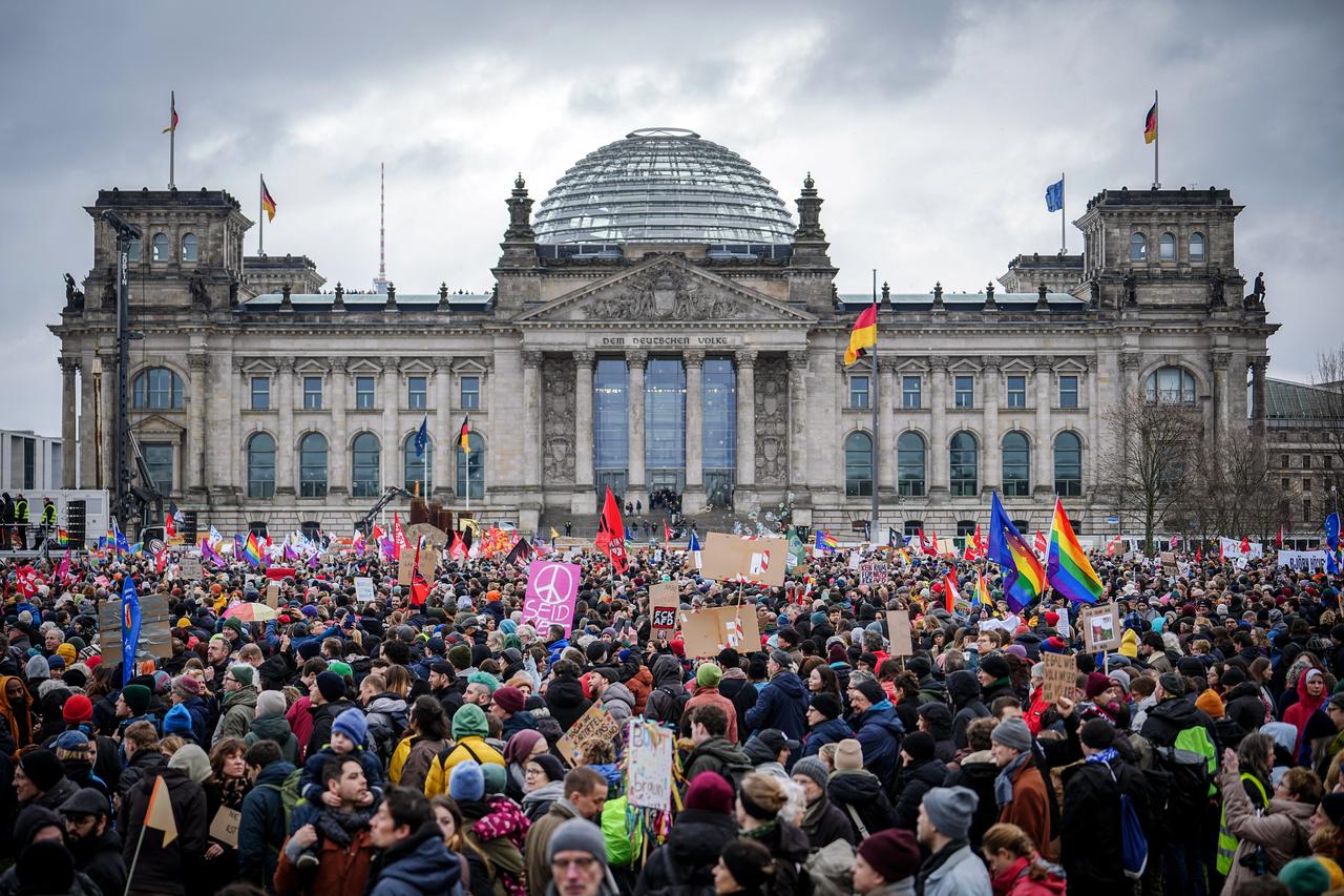 Berlin: Više od 150.000 ljudi na protudesni?arskom prosvjedu