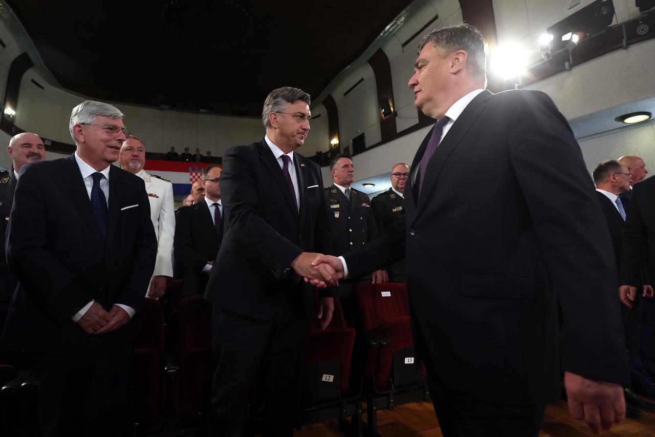 Zagreb: Plenković i Milanović se rukovali na svečanoj akademiji povodom obilježavanja Dana Hrvatske vojske