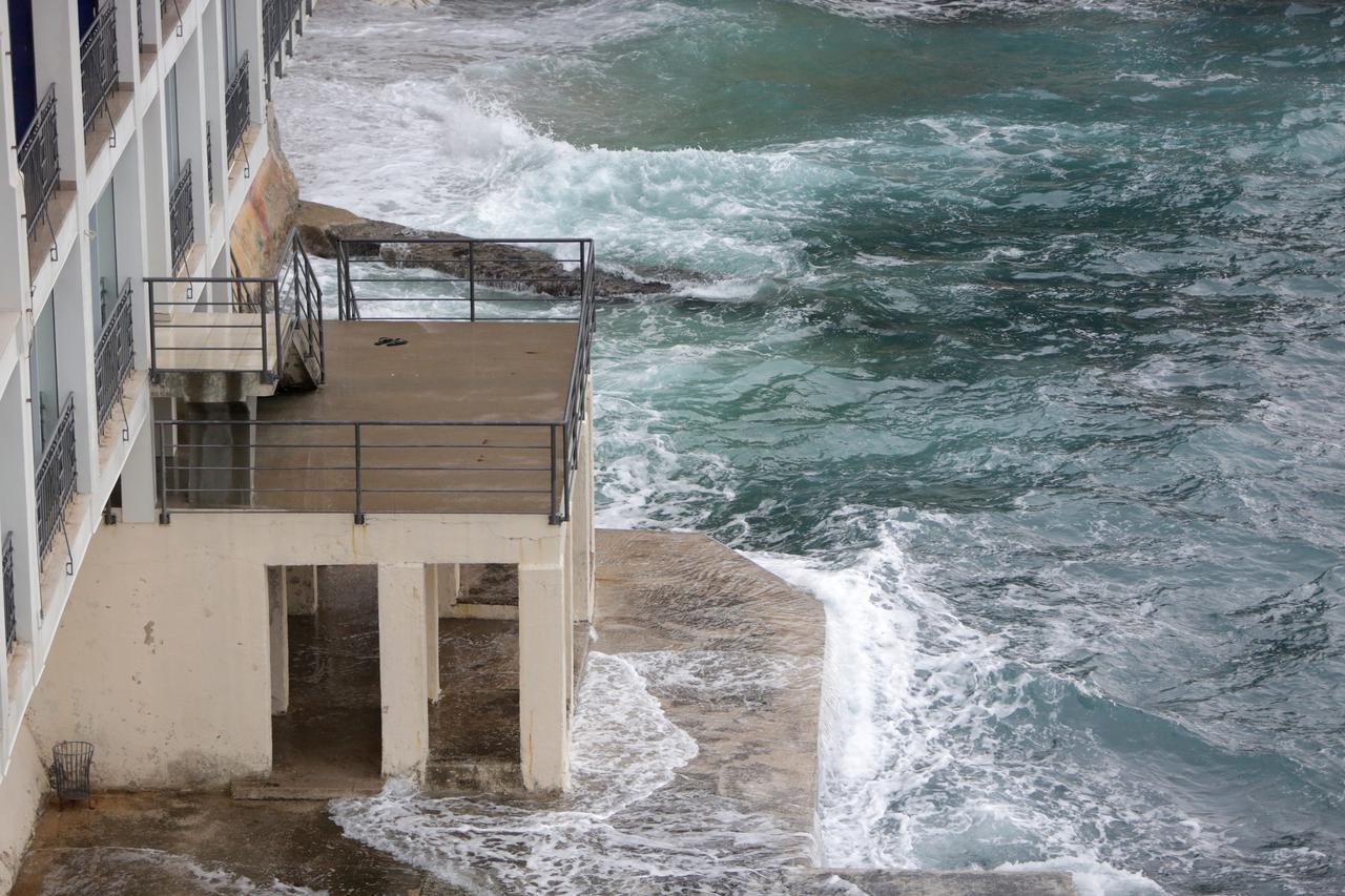 Rijeka: Dva kupača utopila se na novogodišnjem kupanju na plaži Pećine