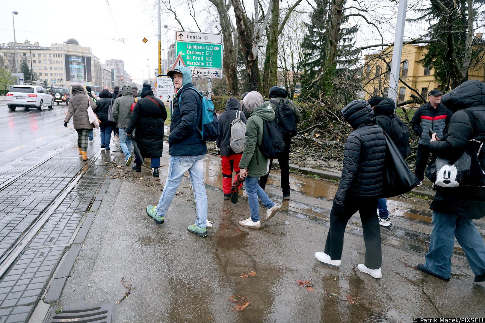 Dok traje popravak vodova, svi raspoloživi tramvaji iz spremišta Ljubljanica vozit će do okretišta Maksimir, a tramvaji iz spremišta Dubrava vozit će na relaciji Dubrava-Dubec. Dio između Maksimira i Dubrave bit će pokriven autobusnom linijom Dubrava-Svetice-Dubrava. 
