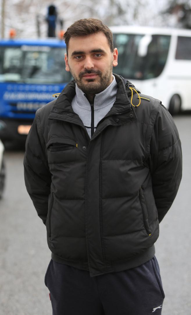 Hrvoje Šoić , ekonomist, 29: 
Nema potrebe dolaziti autom kad vozi bus. A tko želi, neka plati parkiranje.