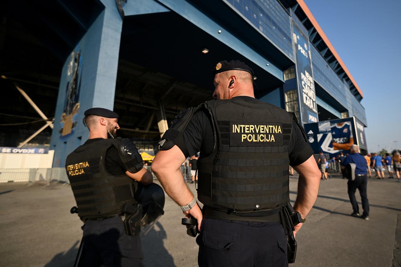 Zagreb: Interventna policija pazi na sigurnost u blizini Dinamovog stadiona