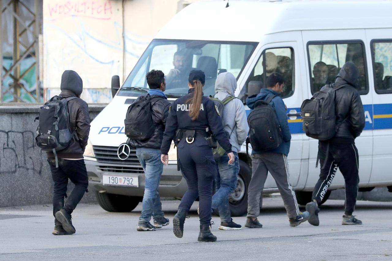 Zagreb: Policija u zadnje vrijeme poja?ano nadzire migrante koji se okupljaju oko Glavnog kolodvora