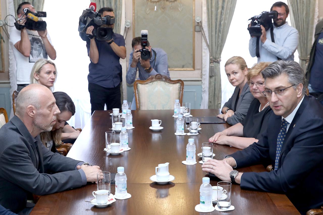 Zagreb: Premijer Plenković primio izlaslanstvo komore, udruge i sindikata socijalnih radnika