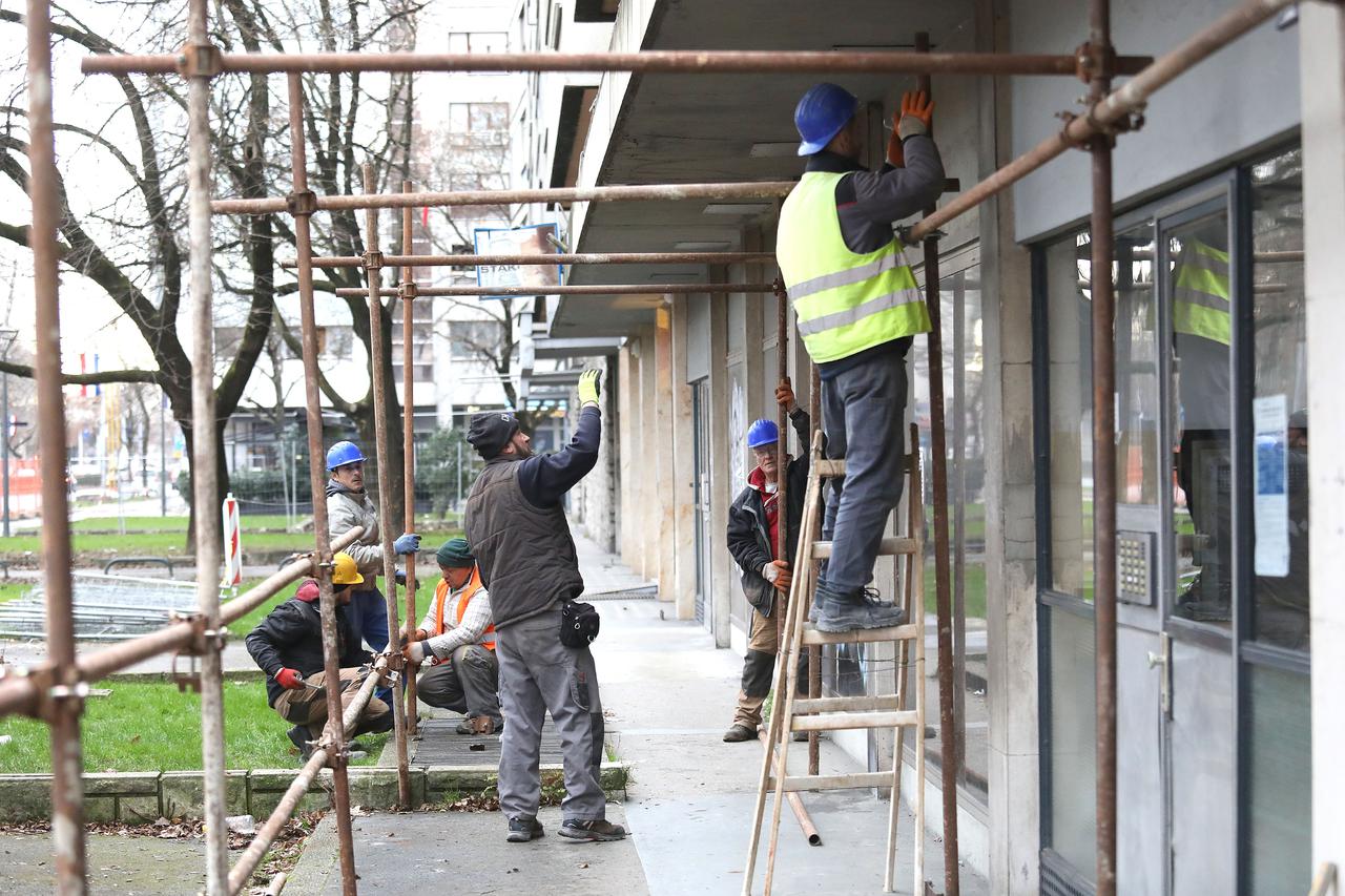 Zagreb: Postavljanjem skela počela sanacija zgrade u Vukovarskoj