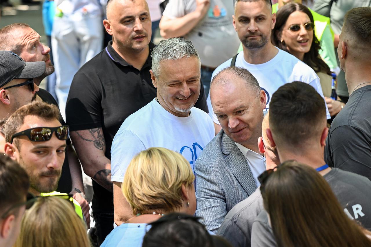 Zagreb: Marko Perković Thompson i supruga Sandra sudjelovali u Hodu za život