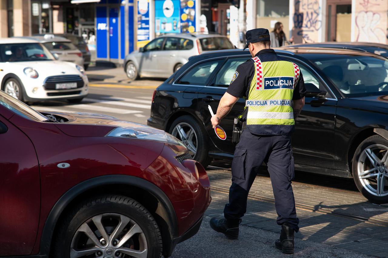 Zagreb: Prometni zastoj zbog sudara dvaju automobila u Ozaljskoj