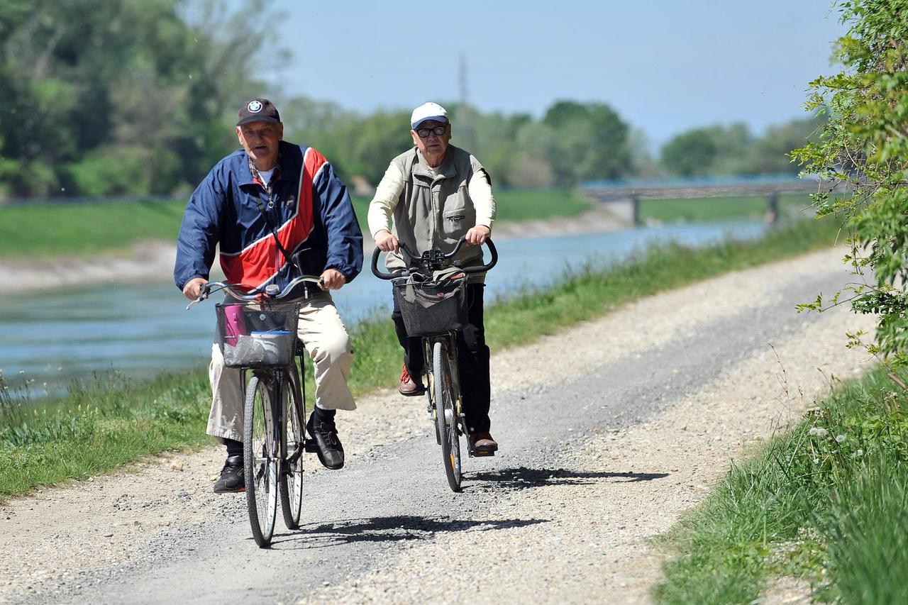 Varaždin: Gra?ani lijepi dan koriste za uživanje uz rijeku Dravu