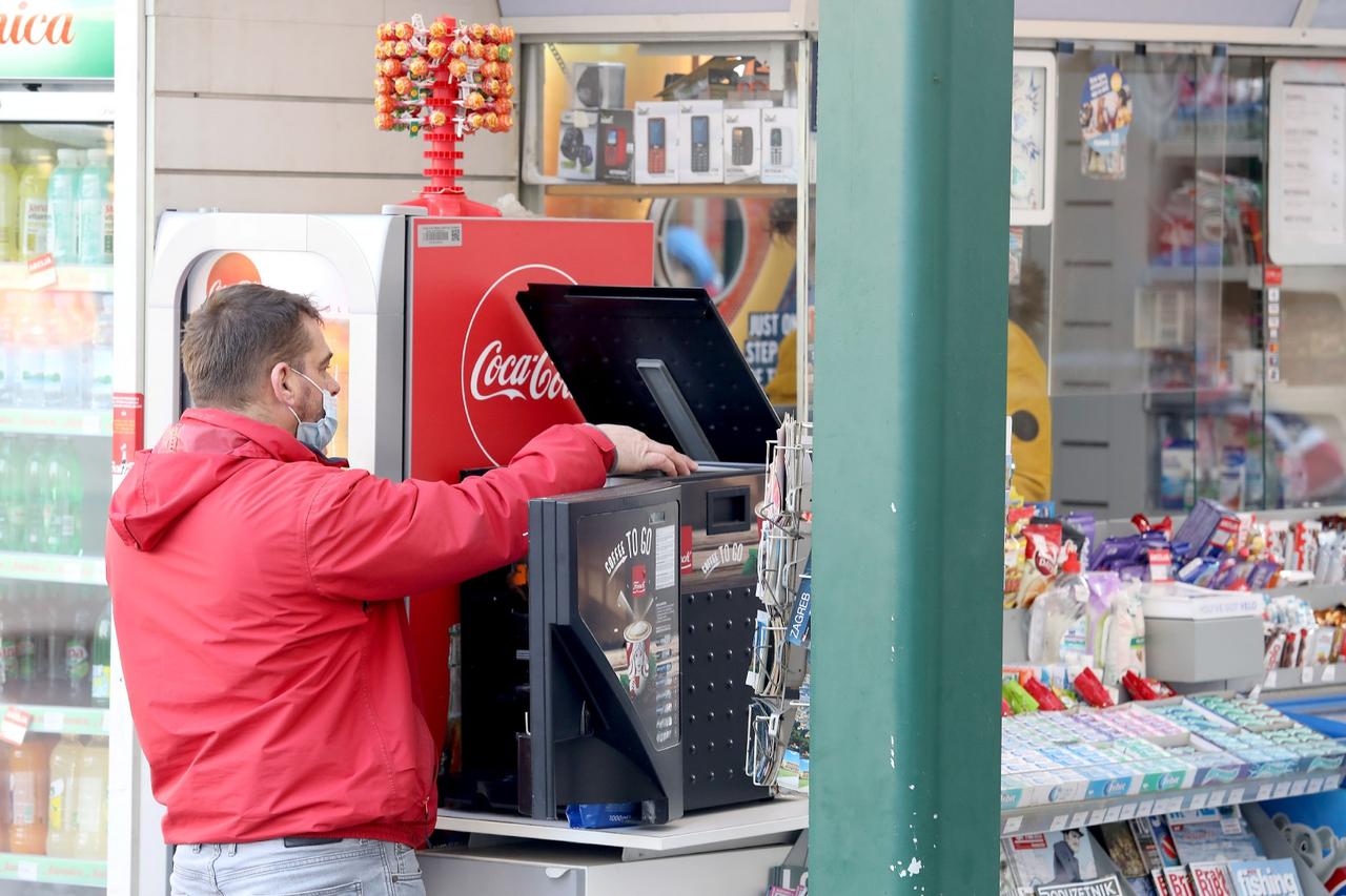 Zagreb: Nakon zatvaranja kafića, aparati za kavu rade "punom parom"