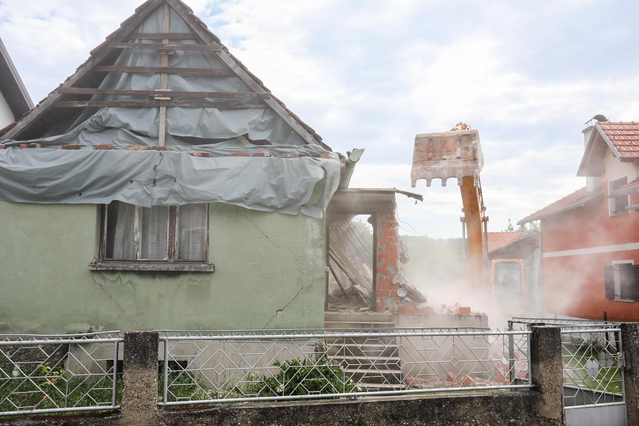 Zagreb: Rušenje prve kuće koja je stradala u potresu