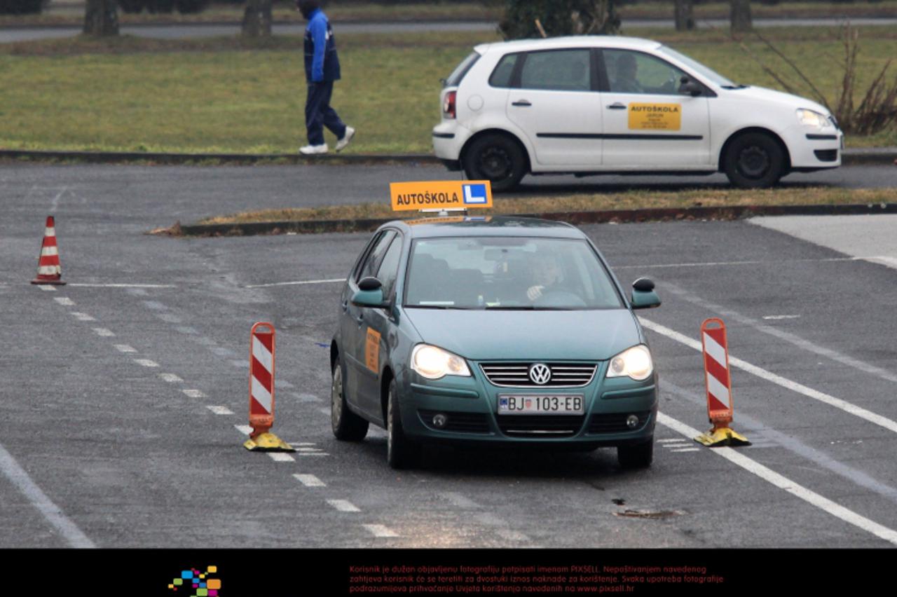 \'21.02.2011.,Zagreb - Iako je od 2004. godine broj autoskola u Hrvatskoj smanjen sa skoro 600 na 381 i u ovoj djelatnosti se osjecaju posljedice krize. Premda pada broja kandidata koji je vec u 2009.