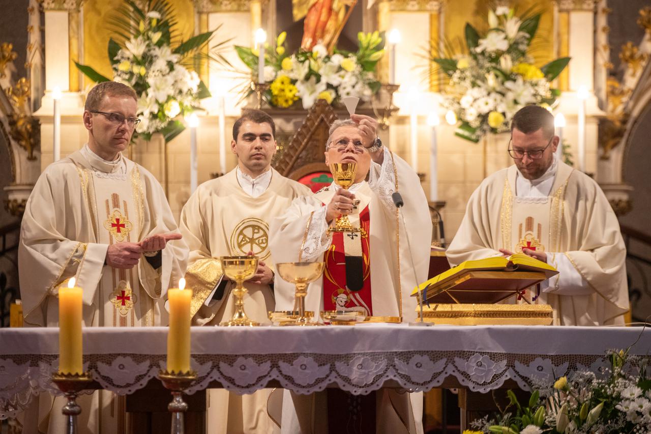 Đakovačko-osječki nadbiskup Đuro Hranić predvodio je misu 