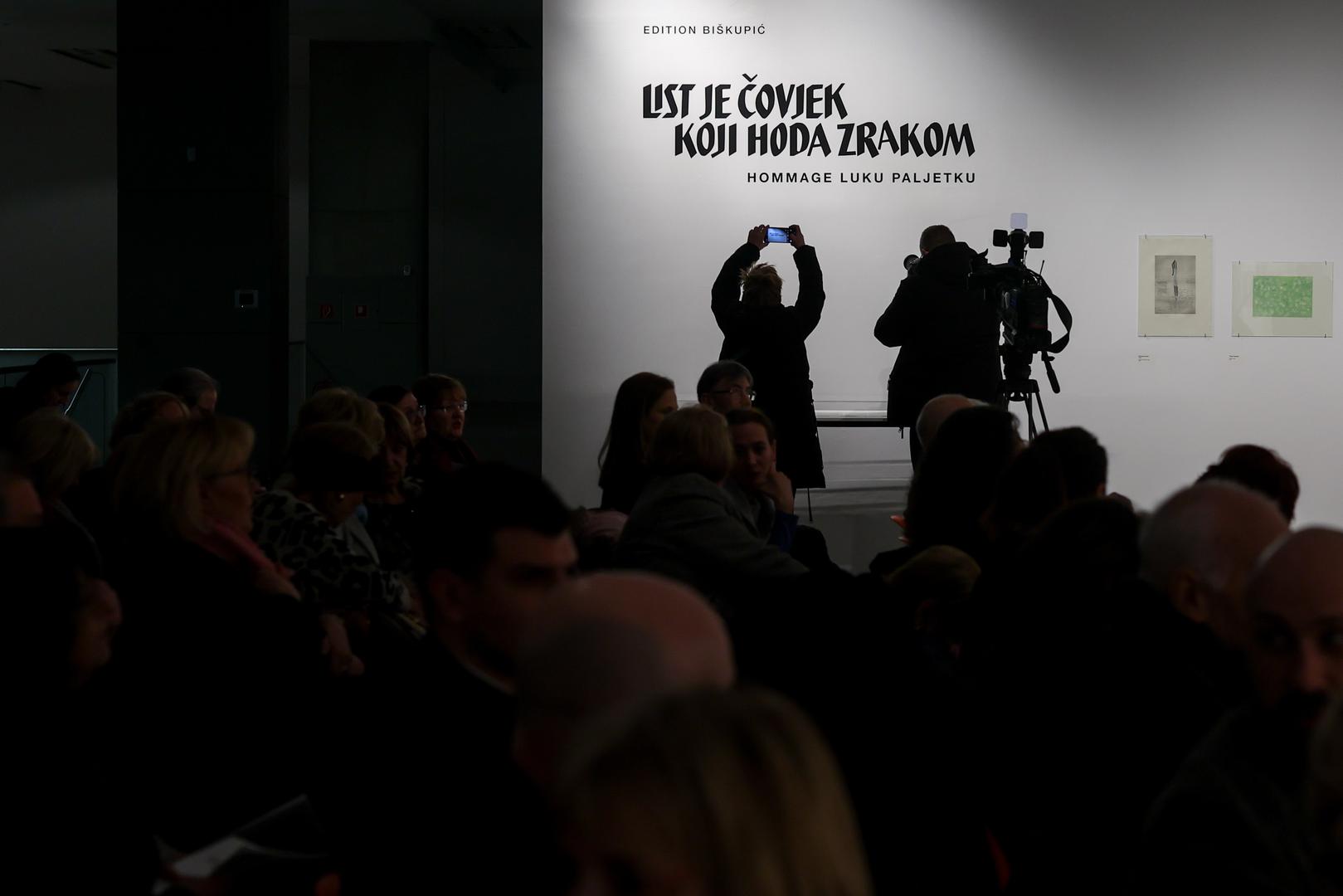 18.02.2025., Zagreb - Predstavljanje pjesnicko-graficke mape "List je covjek koji hoda zrakom: hommage Luku Paljetku" kolekcionara i promicatelja graficke umjetnosti Boze Biskupica u Muzeju suvremene umjetnosti. Suvremeni hrvatski i slovenski likovni umjetnici i umjetnice u raznim grafickim tehnikama vizualizirali su svoj dozivljaj Luka Paljetka u 34 grafike, akvarel i fotografski ispis, te 17 pjesama. Photo: Igor Kralj/PIXSELL