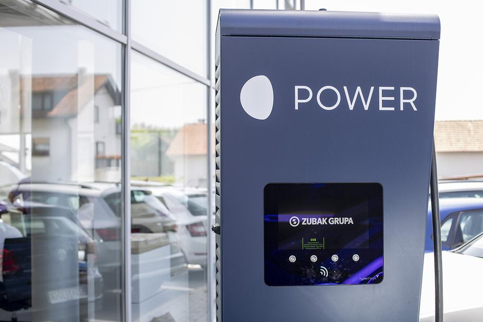 Električne punionice nalaze se ispred AutoZubak prodajnih salona