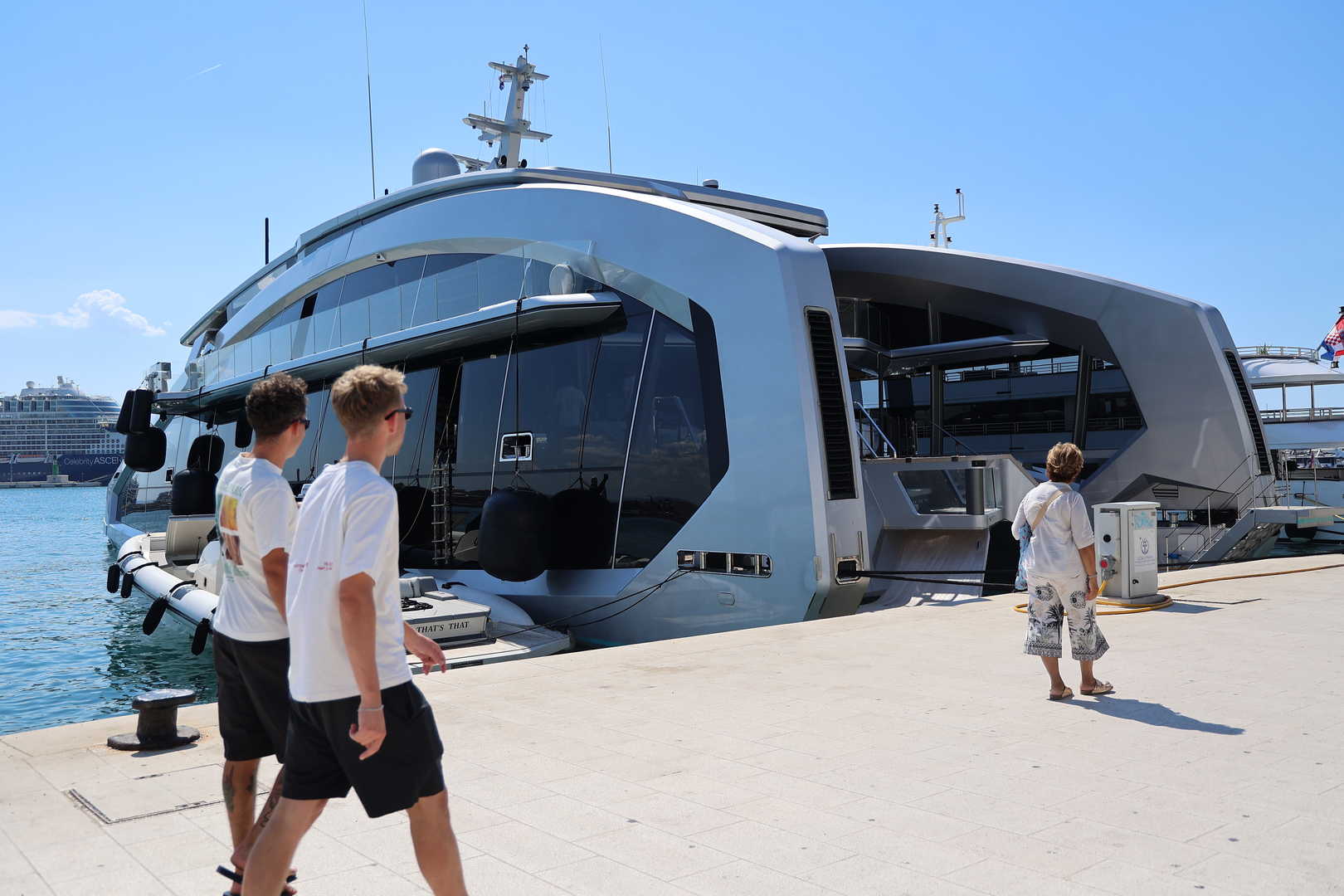 Jahta je duga 43,5 metara, a 2024. godine izgradilo ju je talijansko brodogradilište Tecnomar. Procjenjuje se da vrijedi oko 46 milijuna eura.


