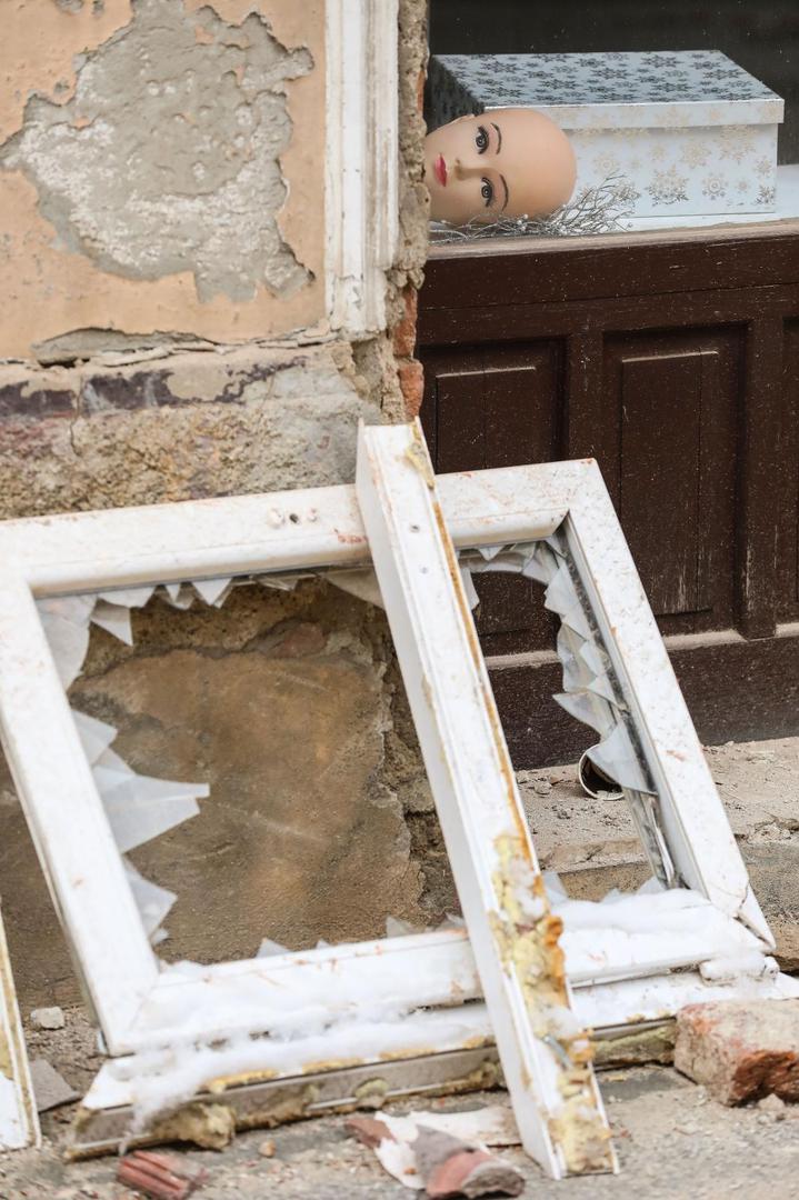 18.01.2021,Petrinja - Svakodnevica u razrusenoj PetrinjiPhoto: Jurica Galoic/PIXSELL