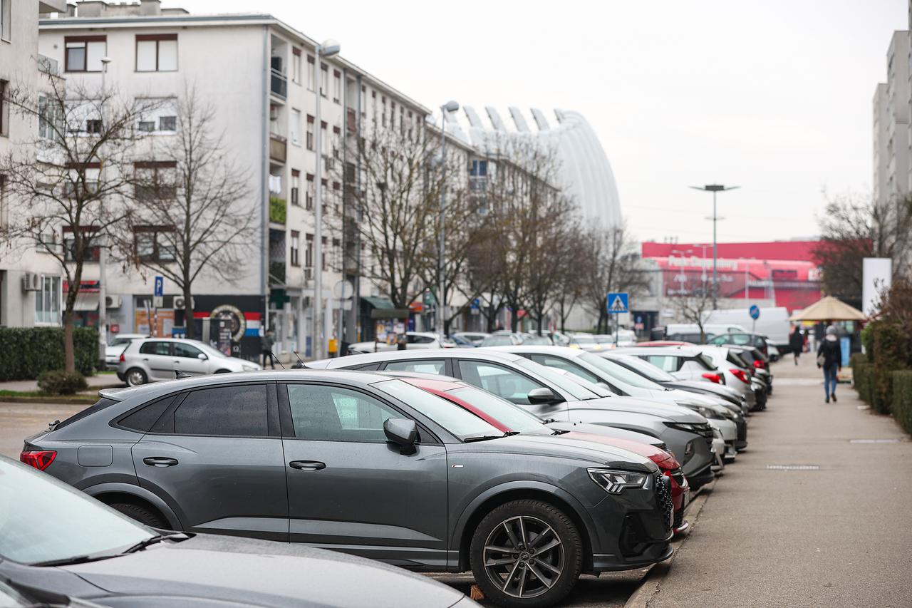 Zagreb: Naplata parkiranja na Laništu