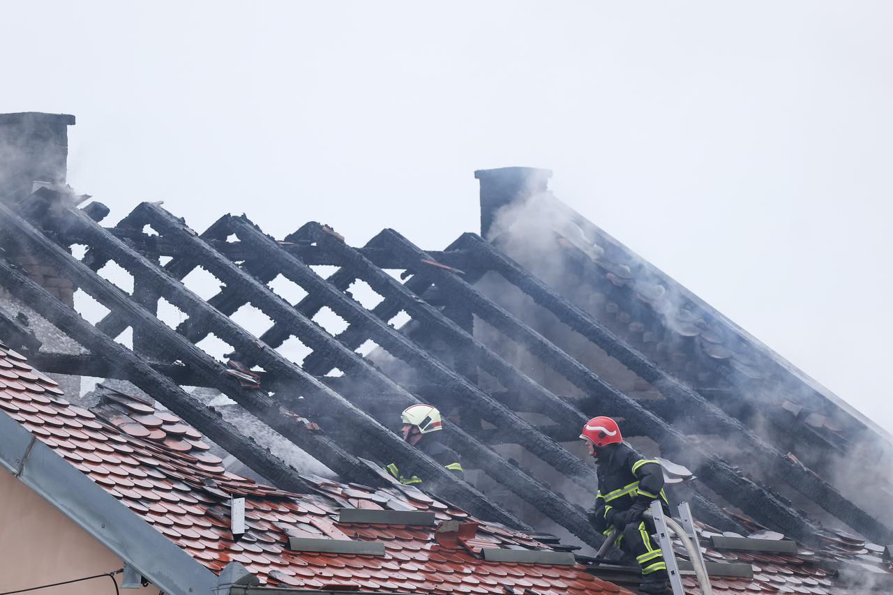 Gore barake uz prugu u Osijeku