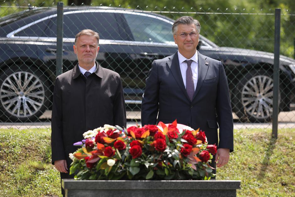 Komemoracija i polaganje vijenaca na Romskom groblju Uštica