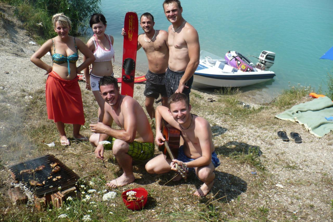 Kupanje na jezeru Čiče