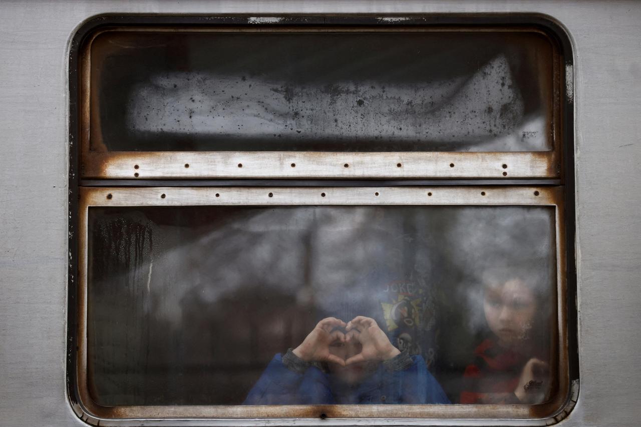 People arrive in a Ukrainian train from Lviv