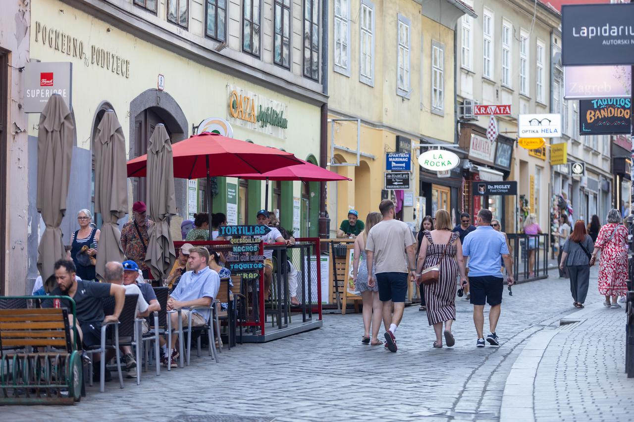 Zagreb: Svakodnevica nakon zalaska sunca
