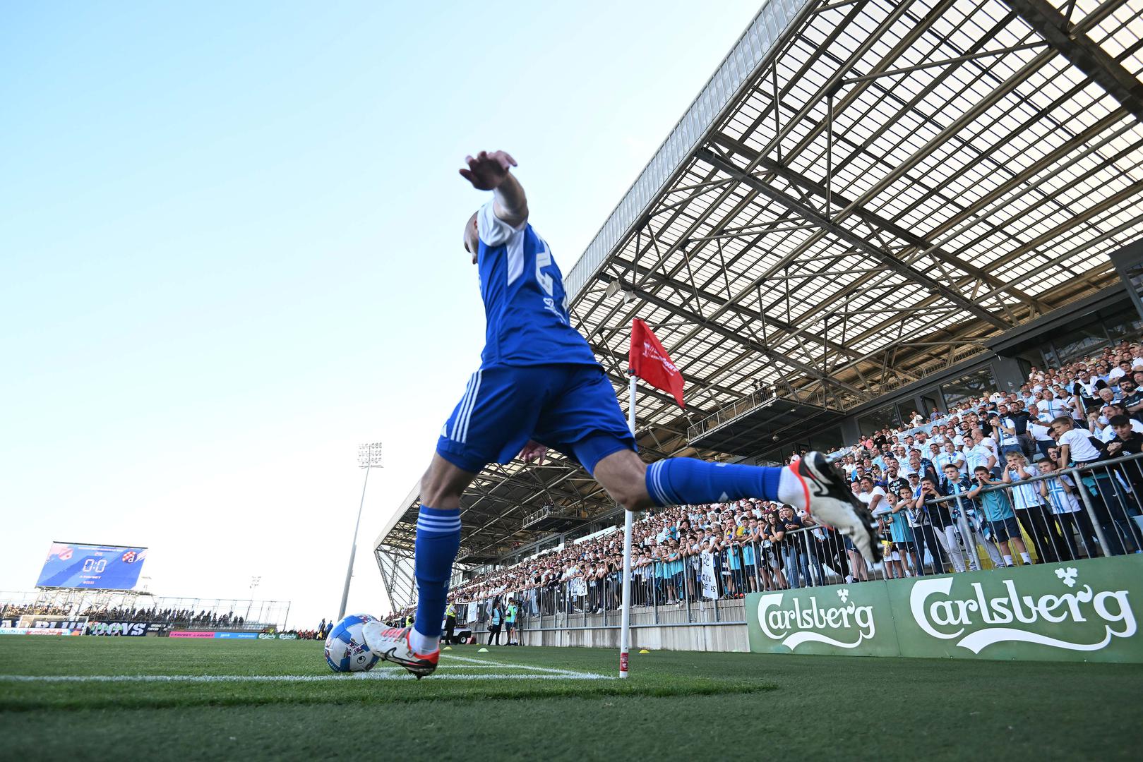 Na tribinama su brojni poznati.