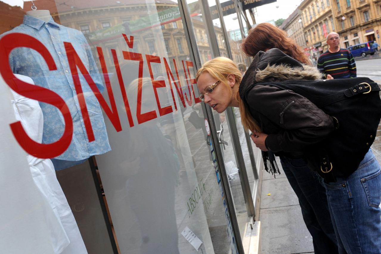 'metropola...Zagreb...23.06.2009.    Ilica - Frankopanska, snizenje, trgovine, ducani, shoping, kupci,  Photo: Goran Stanzl/Vecernji list'