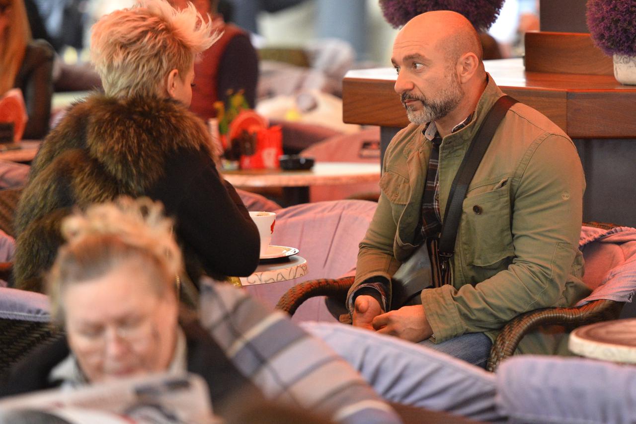 Zagreb: Indira Levak nakon šetnje gradom popila kavu u društvu supruga Miroslava