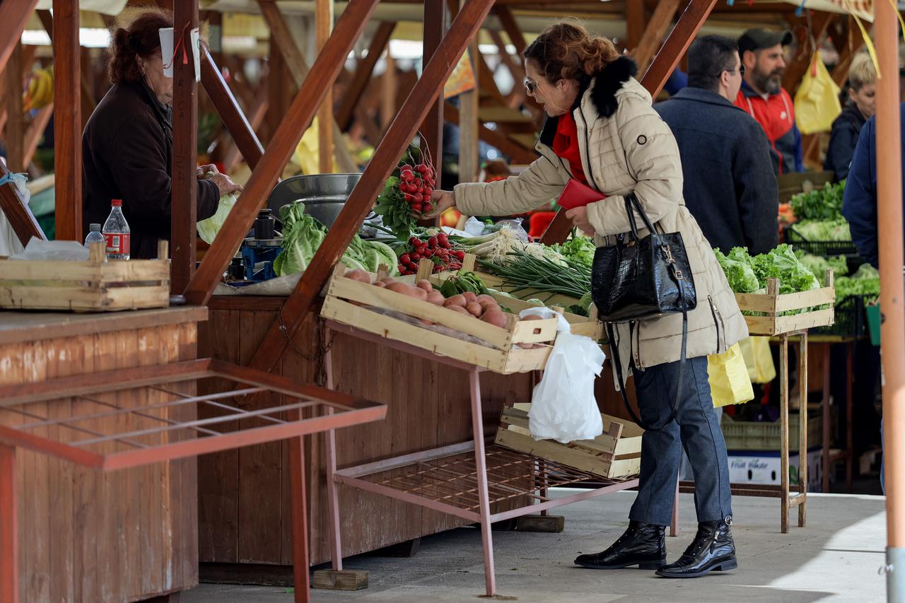 Gužve na zadarskoj tržnici i ribarnici na Veliki petak