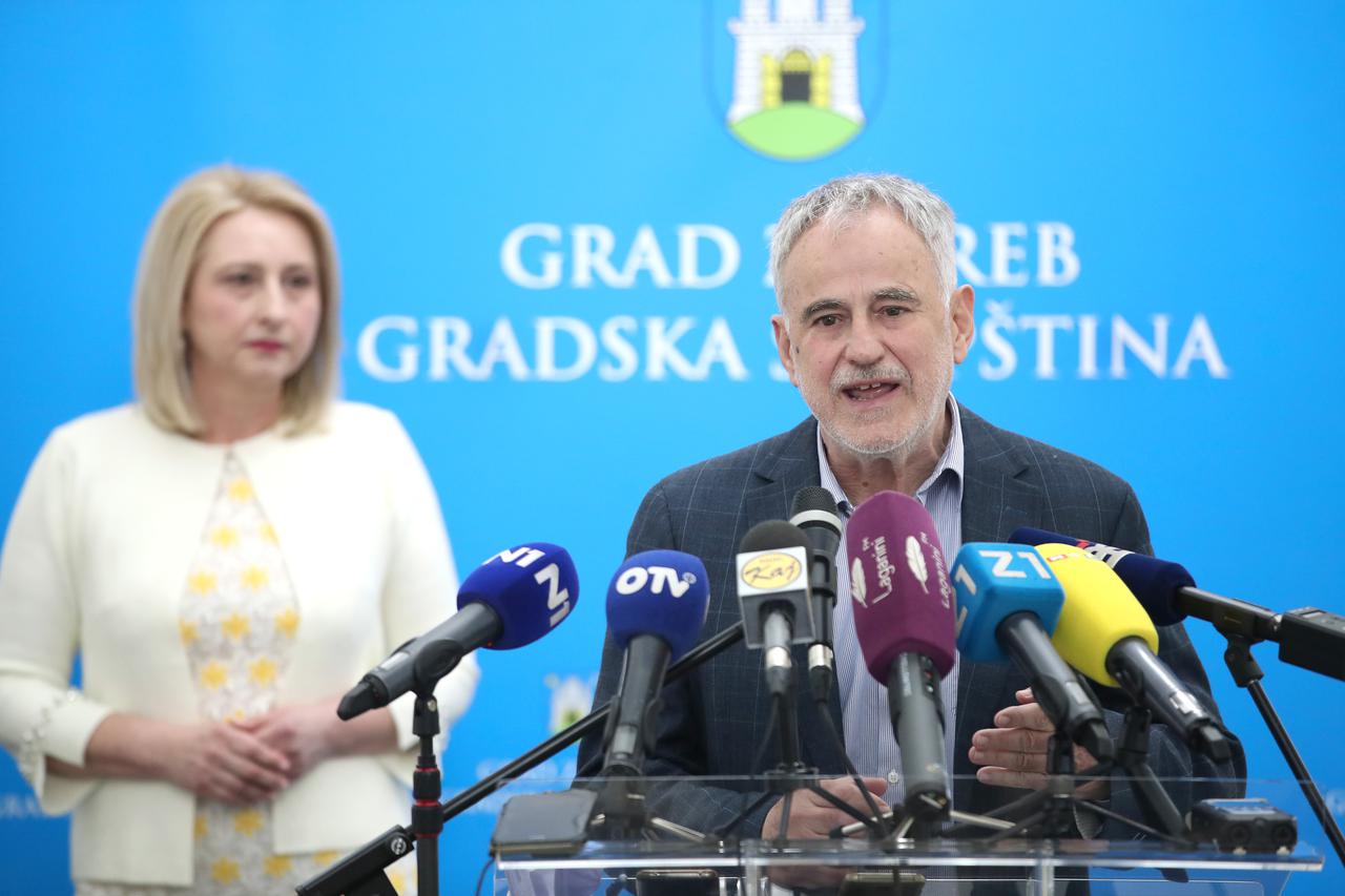 Zagreb: Članovi stranke Bandić Milan 365 - Stranka rada i solidarnosti na konferenciji za medije