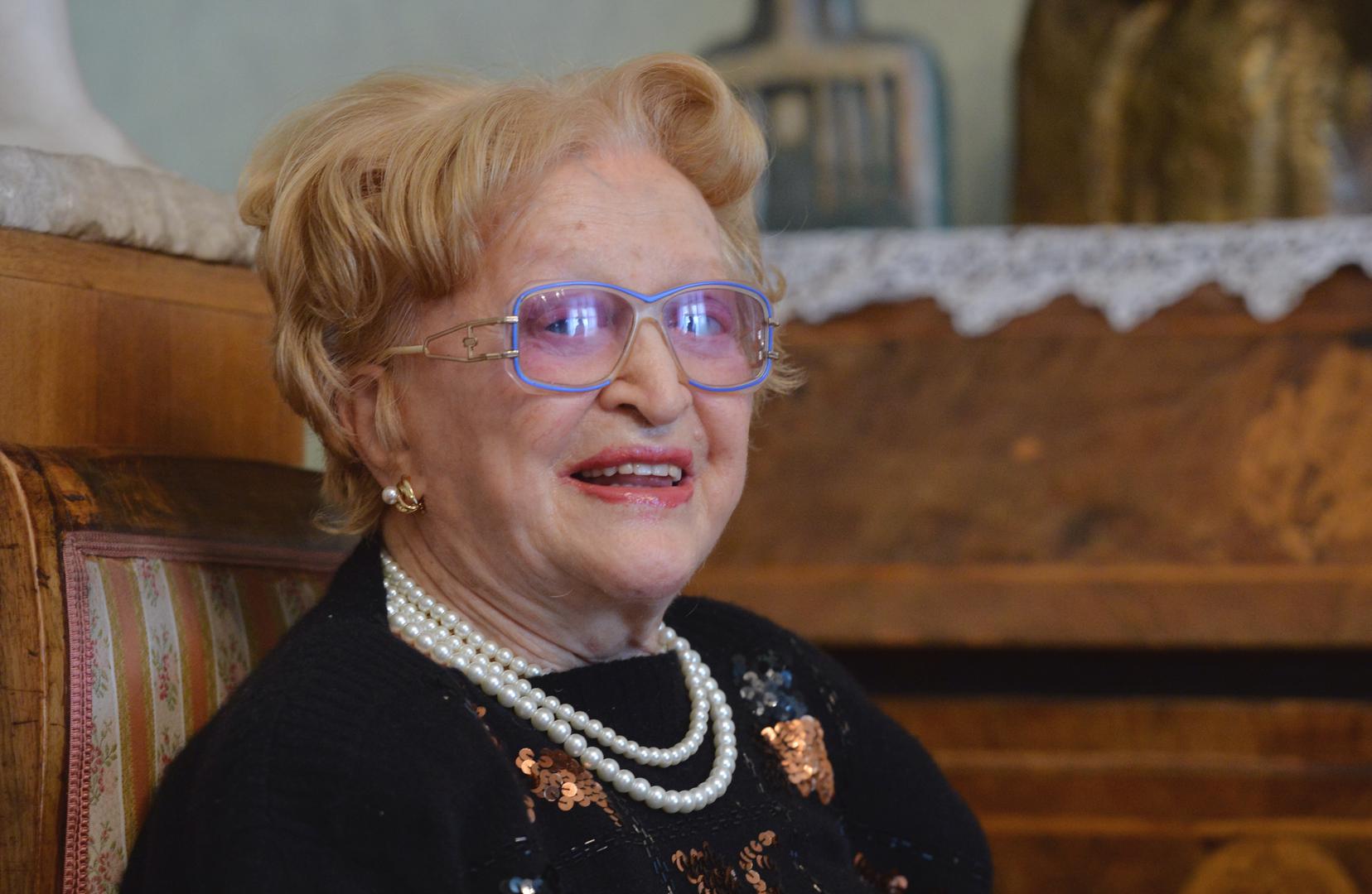 Udavala se više puta, a posljednji put u 80. godini života. Do smrti 2016. godine ostala je simbol ženske neovisnosti, hrabrosti i beskompromisne iskrenosti.